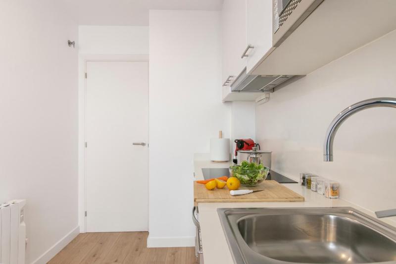 Chic and Modern Apartments in Gracia - image 14