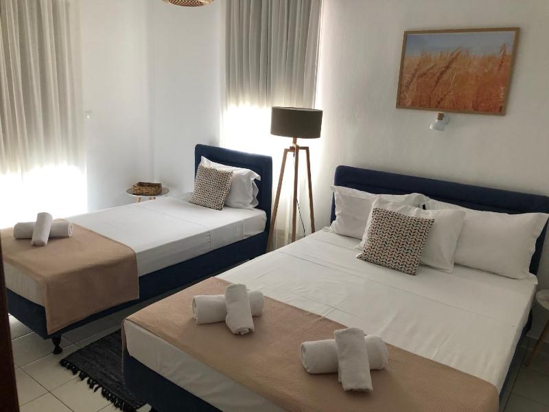 Triple Room with Terrace image 1