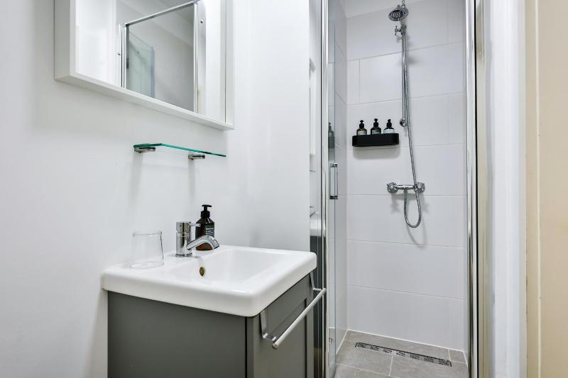 Single Room with Balcony image 3
