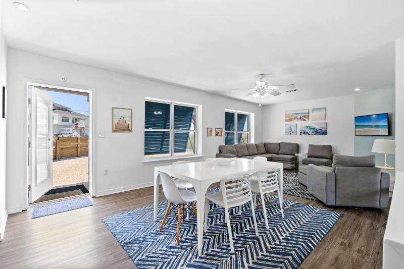 Island Beach Bungalow - image 11
