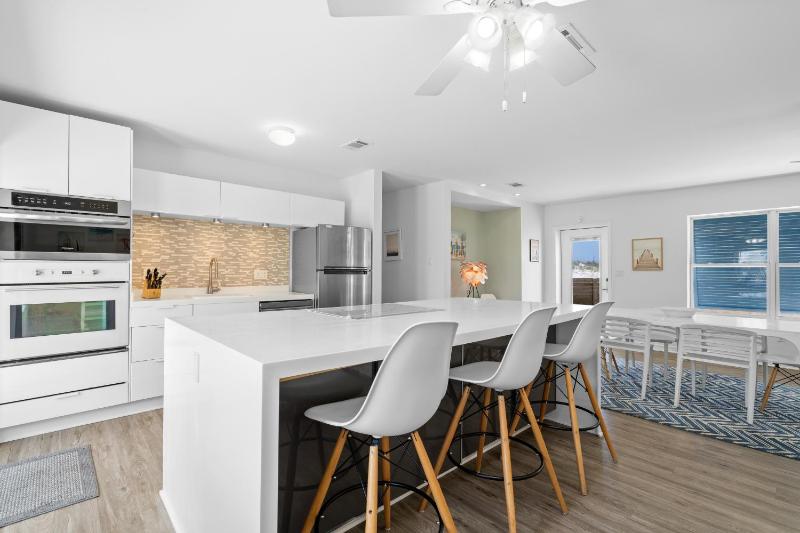 Island Beach Bungalow - image 46