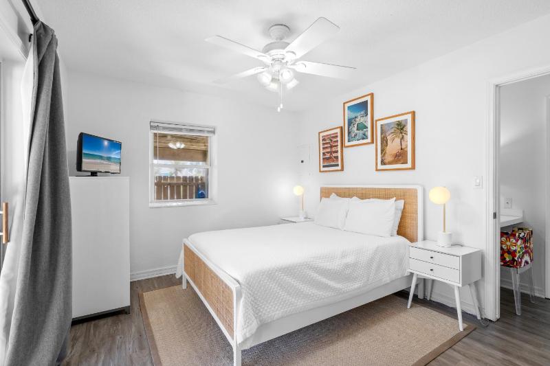Island Beach Bungalow - image 20