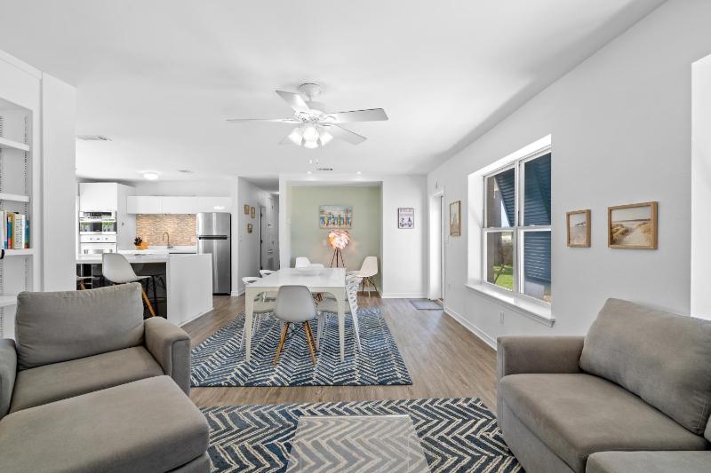 Island Beach Bungalow - image 30