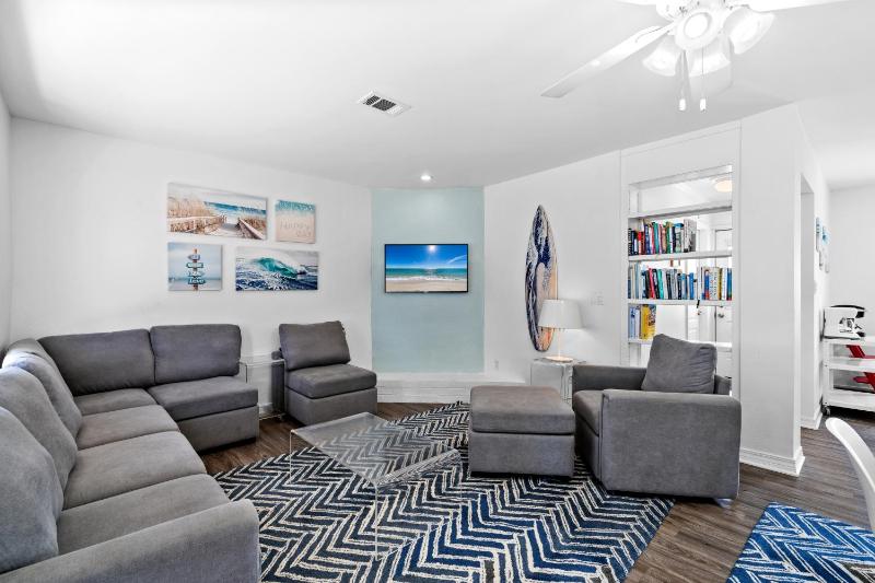 Island Beach Bungalow - image 32