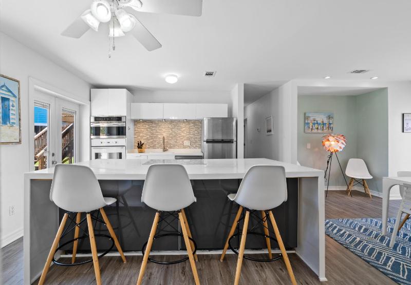Island Beach Bungalow - image 22
