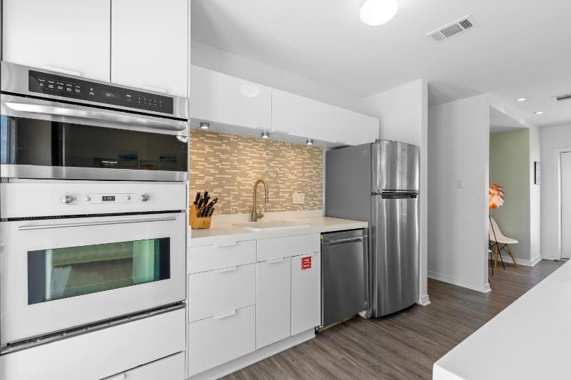 Island Beach Bungalow - image 4