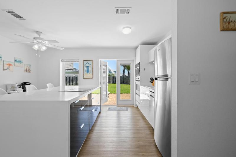 Island Beach Bungalow - image 36