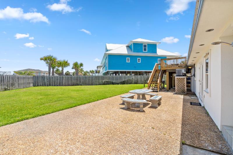 Island Beach Bungalow - image 3