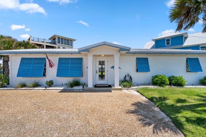Island Beach Bungalow - image 14