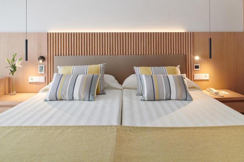 Select Double Room image 3