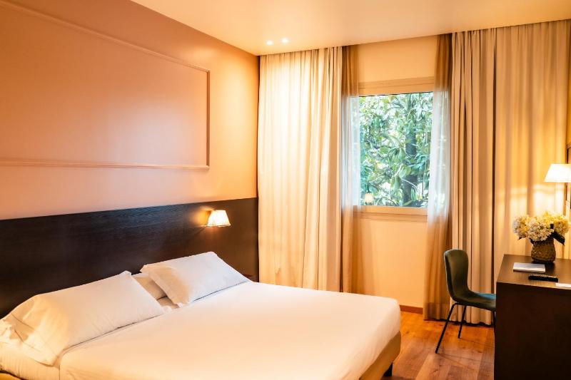 Double Room (1 Adult) image 3