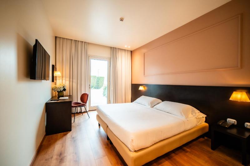 Double Room image 1