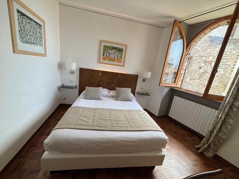 Economy Double Room image 2
