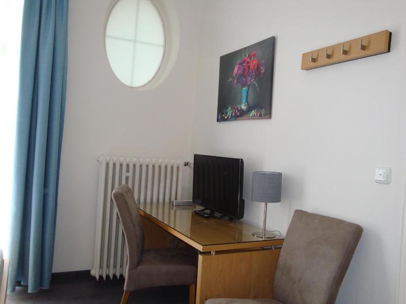 Double Room image 3