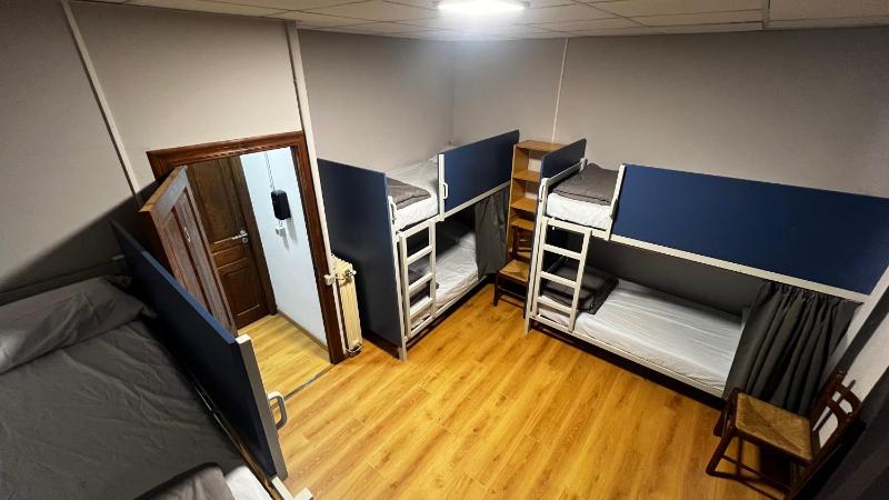 Bunk Bed in Mixed Dormitory Room image 4