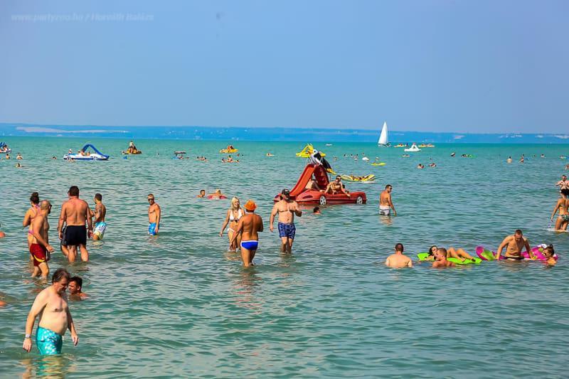 Balaton Beach Apartman - image 46