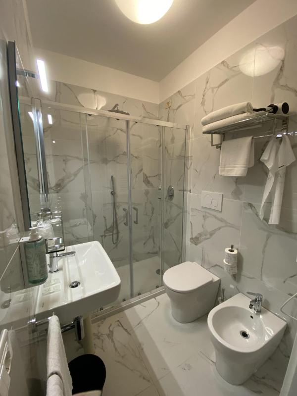 Deluxe Double or Twin Room image 2