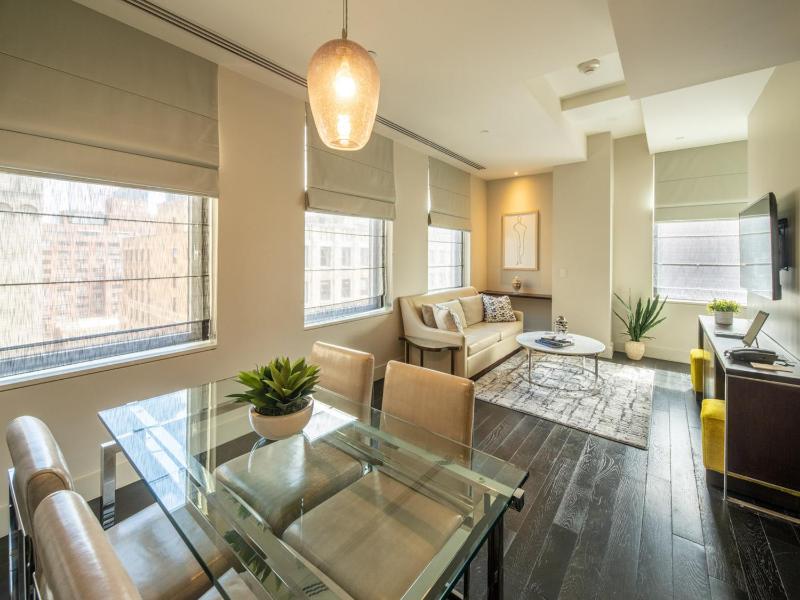 King Suite image 4
