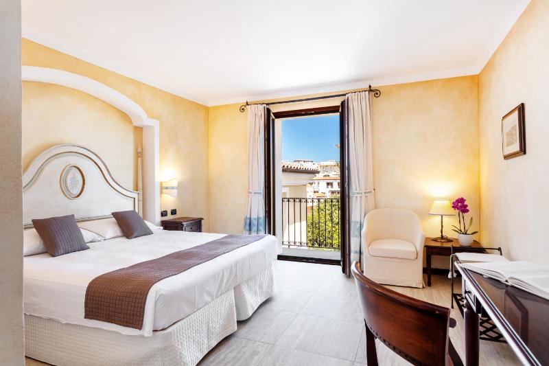 Classic Double Room image 1