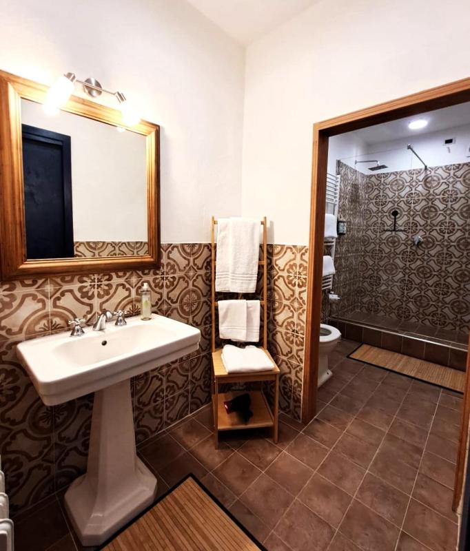 Superior Double Room image 4