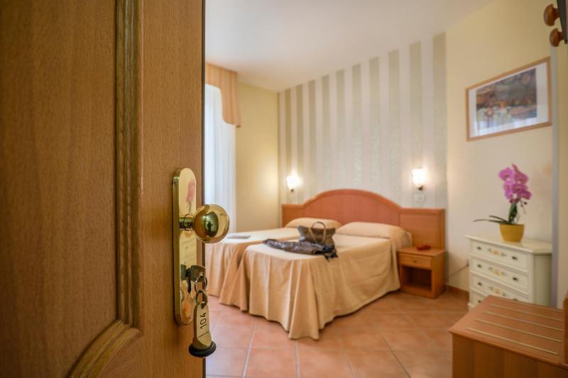 Double or Twin Room image 3