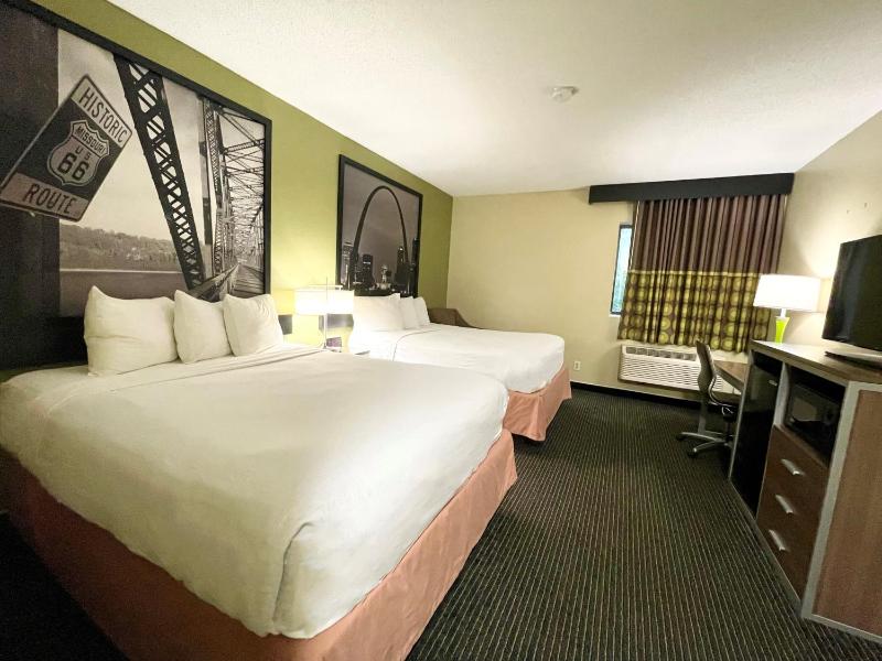 Queen Room with Two Queen Beds - Non-Smoking image 1