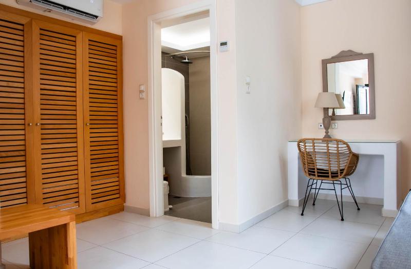 Superior Double Room with Pool View image 1