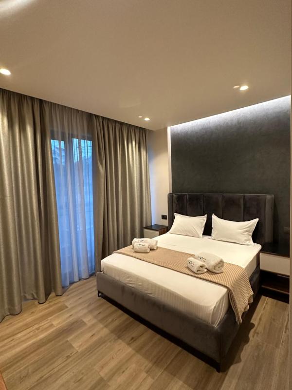 Deluxe Double Room with Balcony - Ground Floor image 3