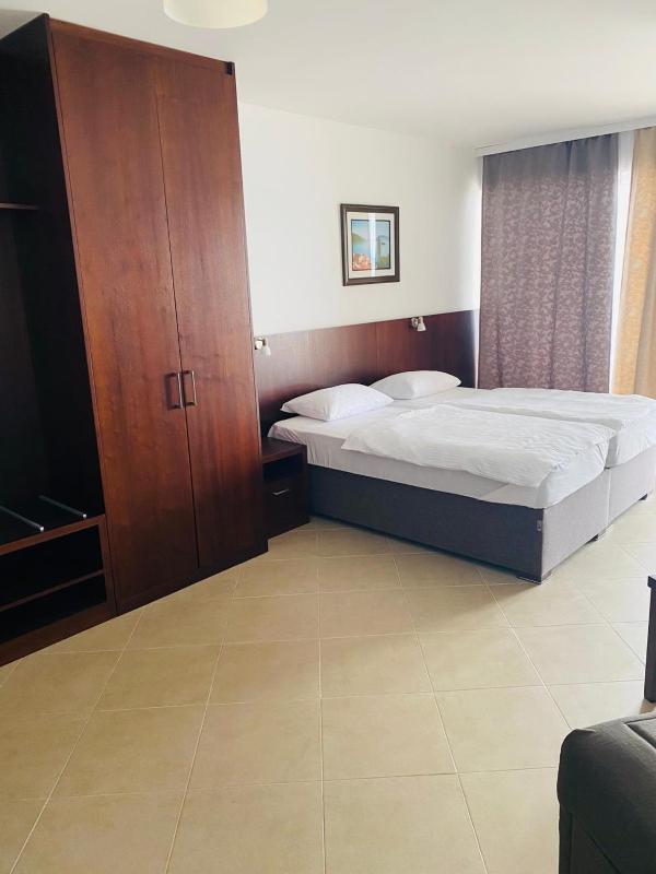 Standard Double or Twin Room with Sea View image 4