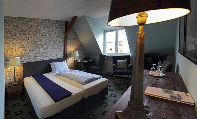 Double Room image 4