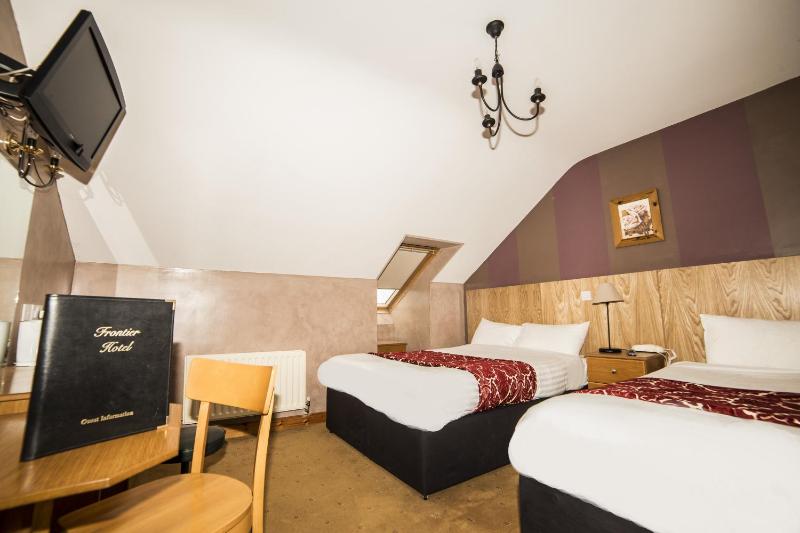 Twin Room image 3