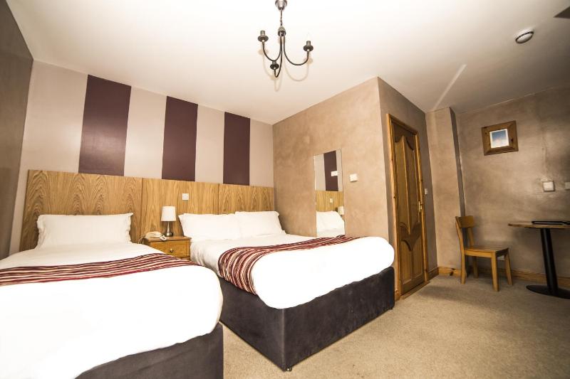 Twin Room image 2