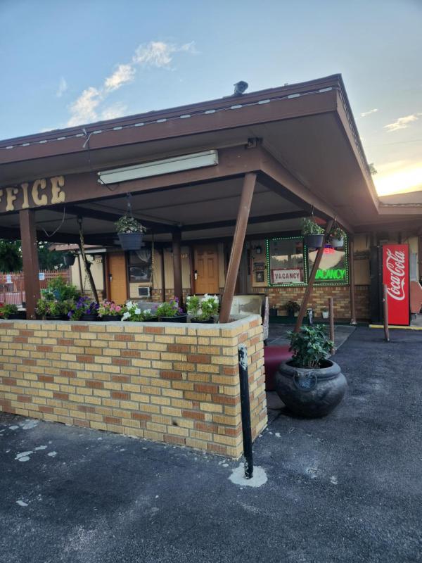Walnut Forest Motel - image 2