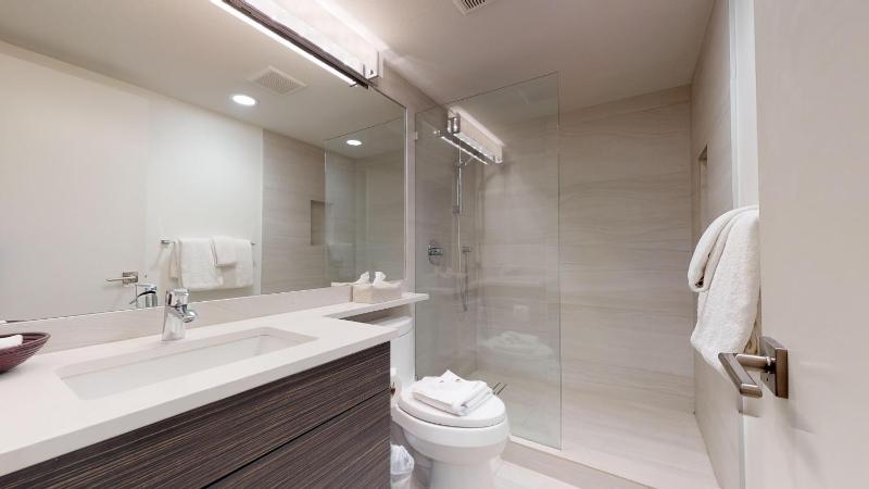 Bear Lodge Whistler Village - Spectacular Location on Village Stroll Designer Remodel - image 50