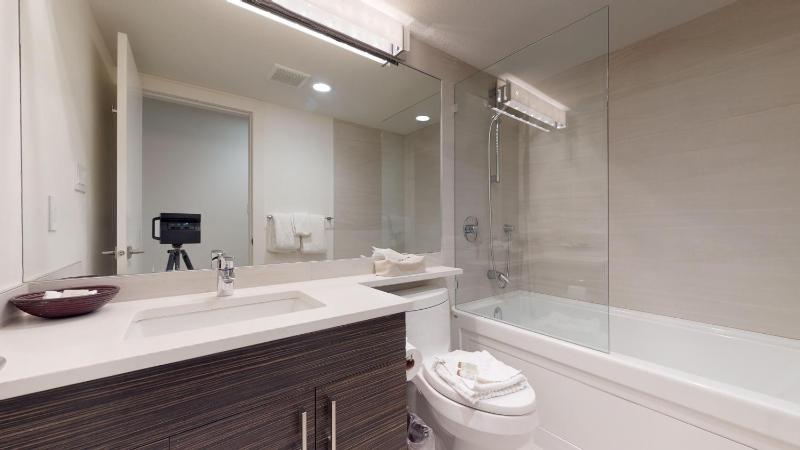 Bear Lodge Whistler Village - Spectacular Location on Village Stroll Designer Remodel - image 8