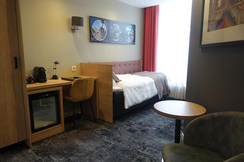 Single Room image 4