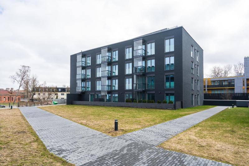 Dream Stay - Modern Design Apartments with Balcony & Free parking - image 4