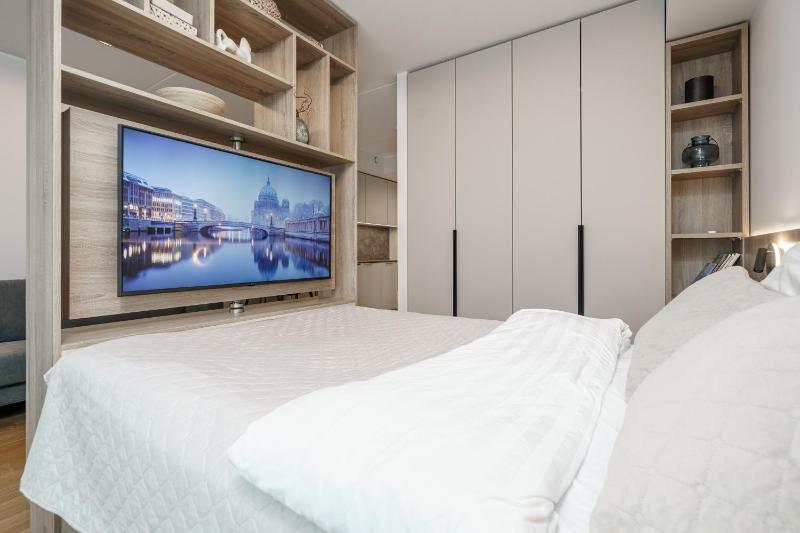 Dream Stay - Modern Design Apartments with Balcony & Free parking - image 8