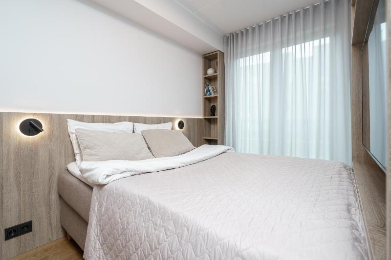Dream Stay - Modern Design Apartments with Balcony & Free parking - image 15