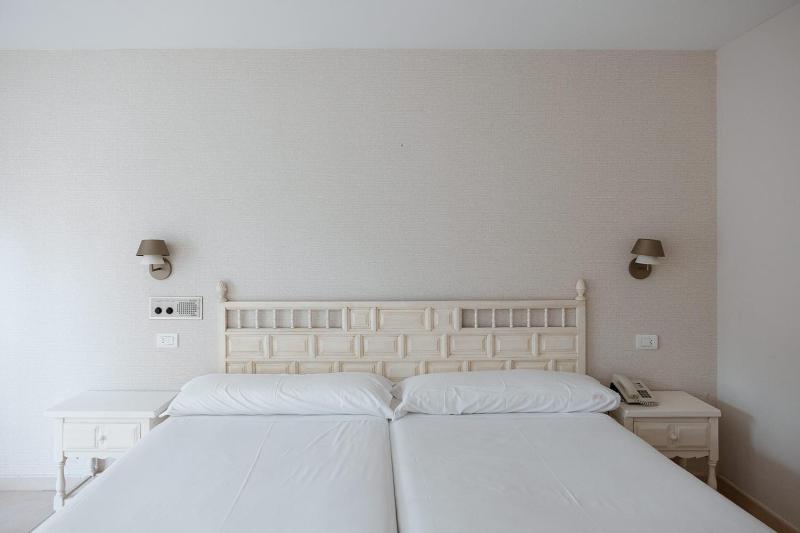 Standard Single Room image 3
