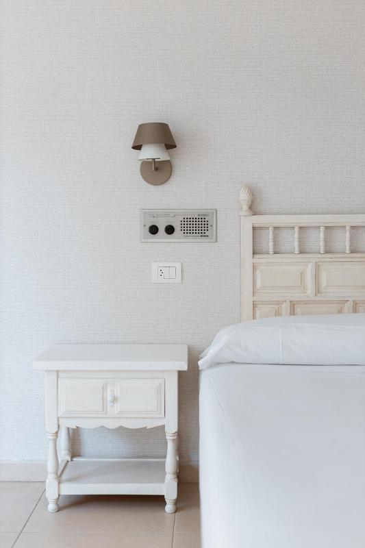 Standard Single Room image 4