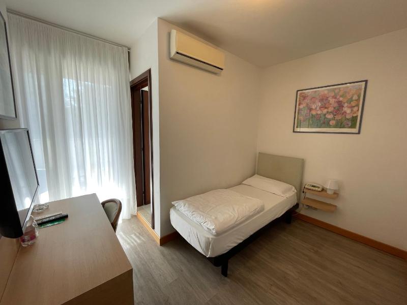 Single Room image 1