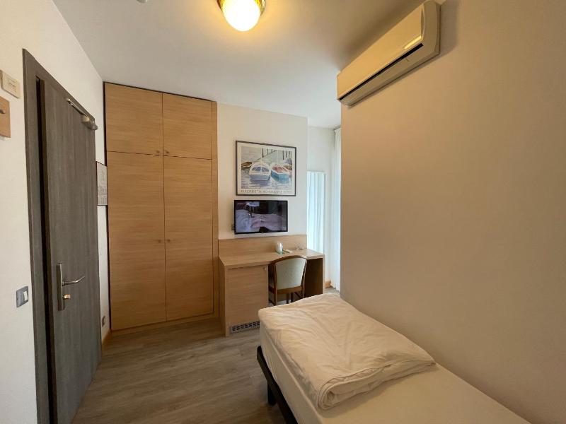 Single Room image 4