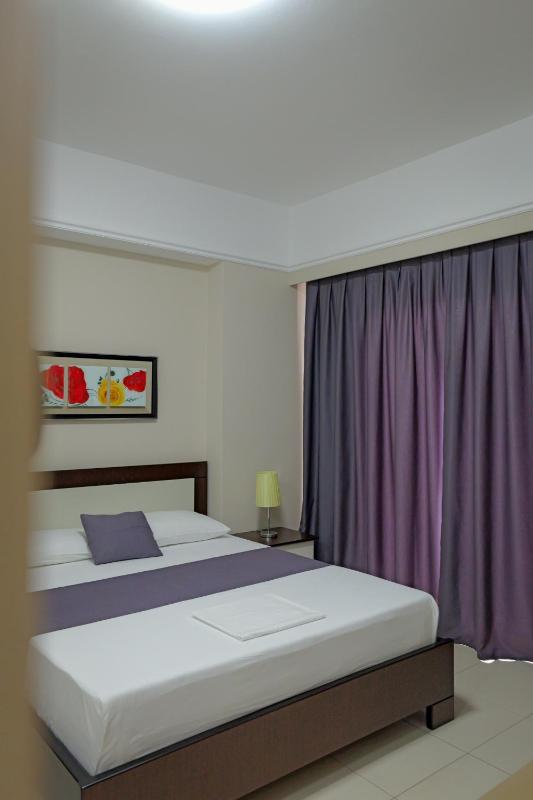 Triple Room with Balcony image 4