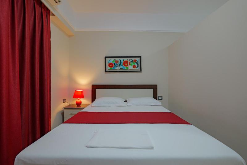 Triple Room with Balcony image 3