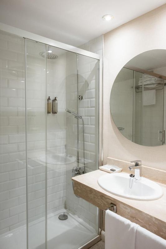 Double or Twin Room with Sea View image 2