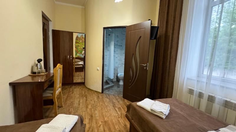 Twin Room with City View image 3