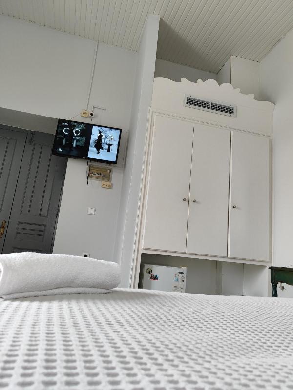 Triple Room with Garden View image 4