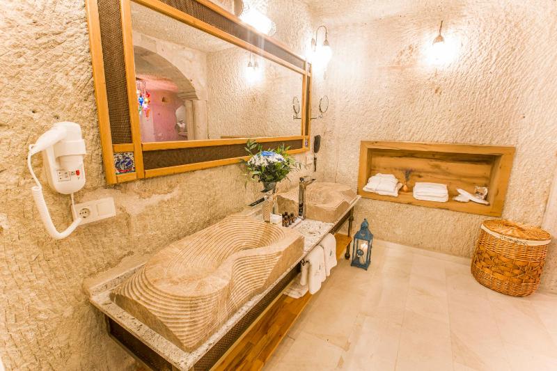 Imperial Suite image 3