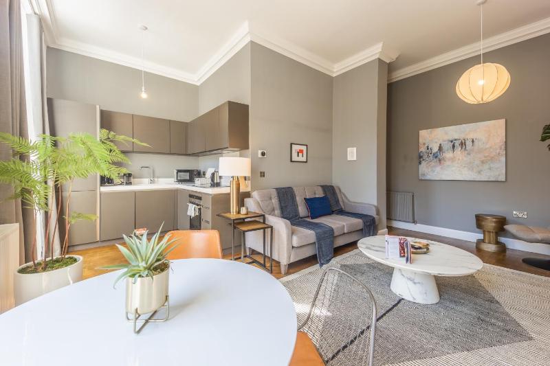 One Bedroom Castle View Apartment image 2